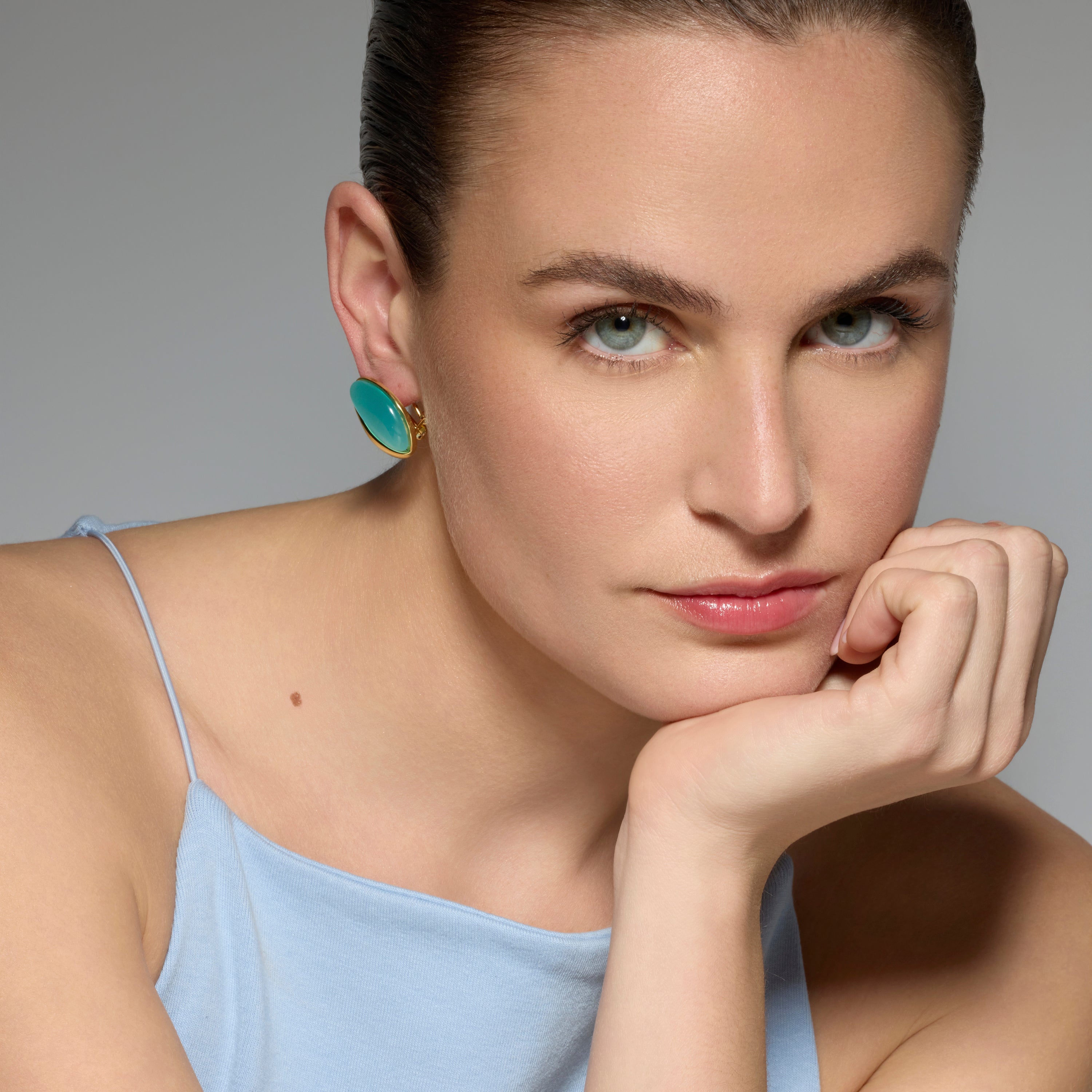 18k yellow gold finish earrings with green cat's eye - Xorai