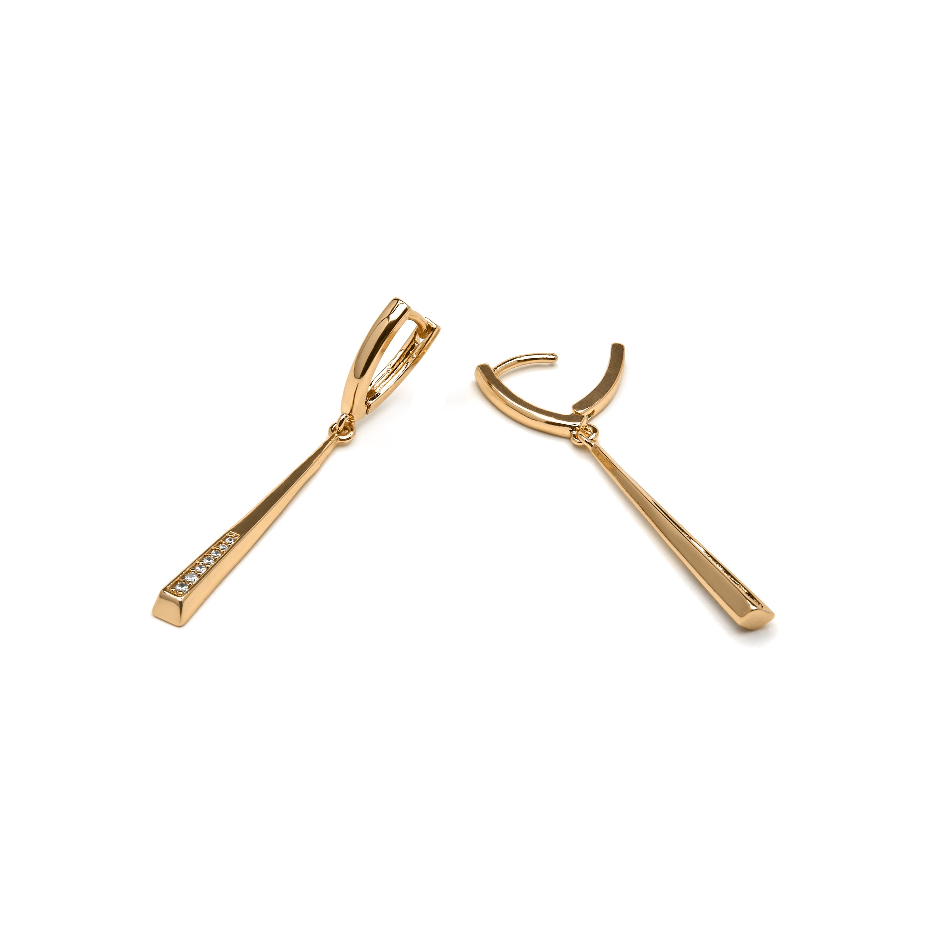 Brincos com acabamento em ouro amarelo 18k e zircônia cúbica brilhante - Inneth