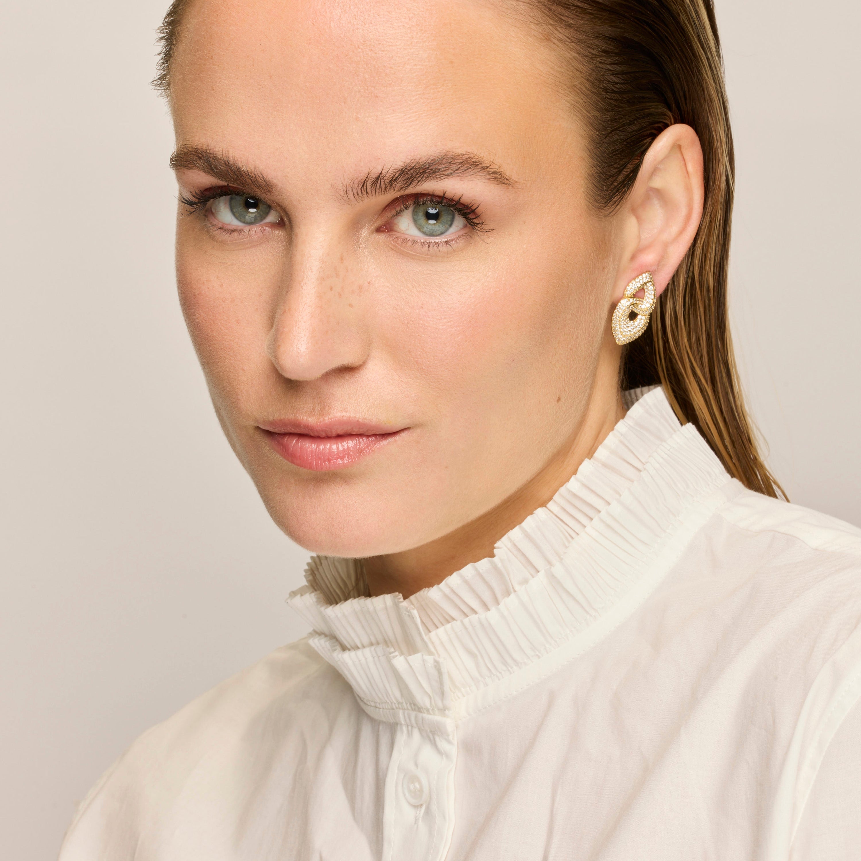 18k yellow gold finish and Brilliant Zircon earrings - Goyio