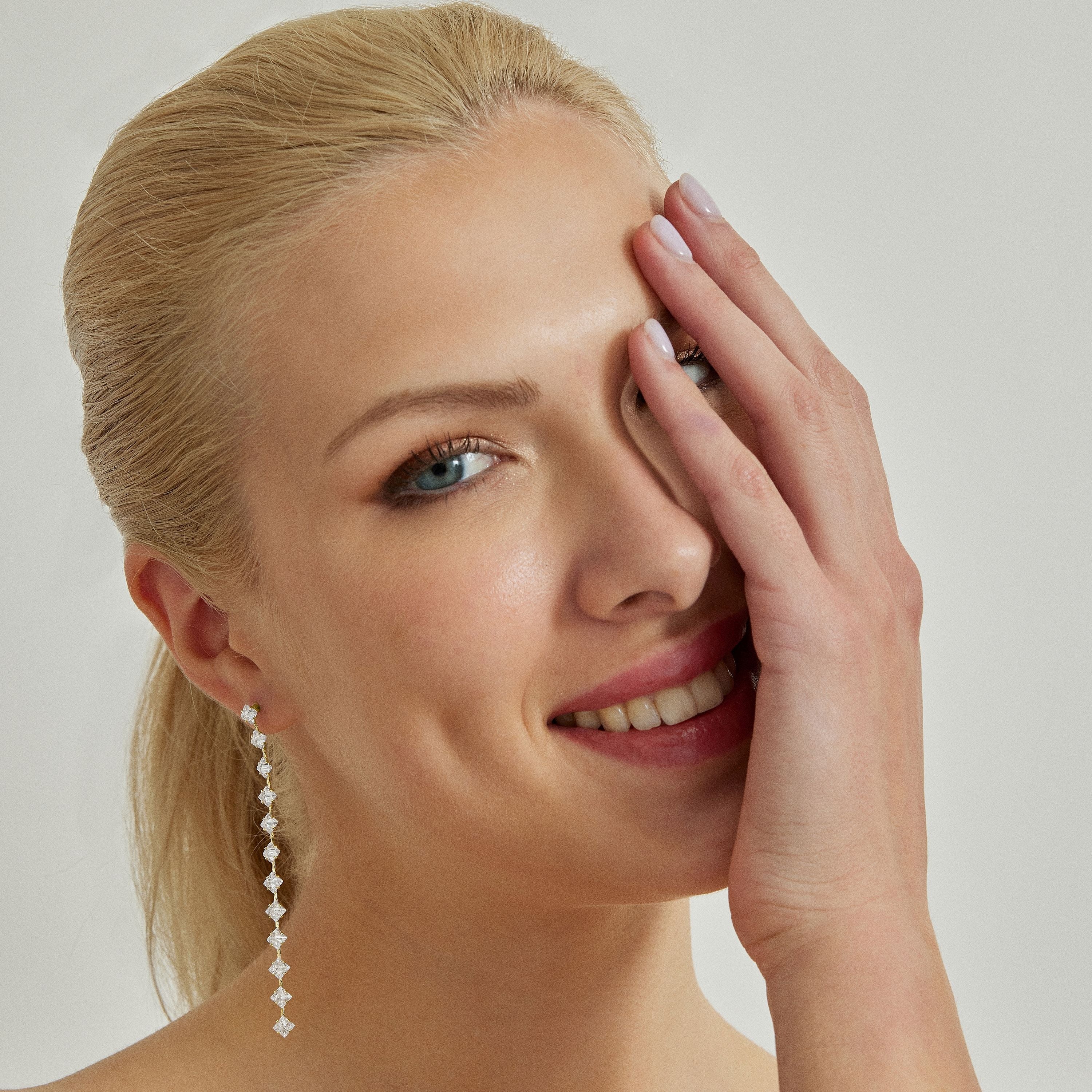 Brilliant Zirconia Earrings Finished in 18K Yellow Gold - Mekmi