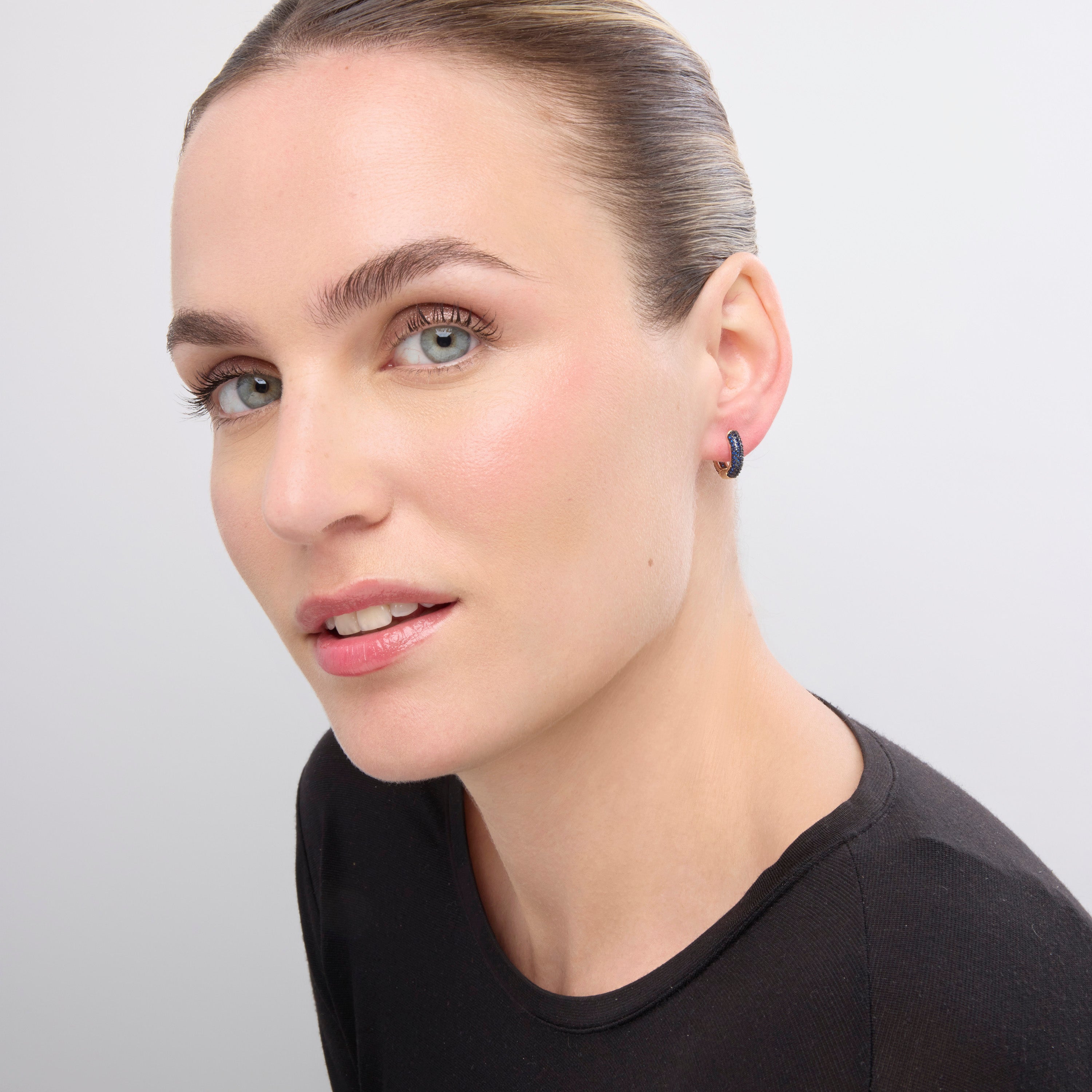 9mm diameter 18k yellow gold finish earrings with Sapphire zirconia - Lesrat