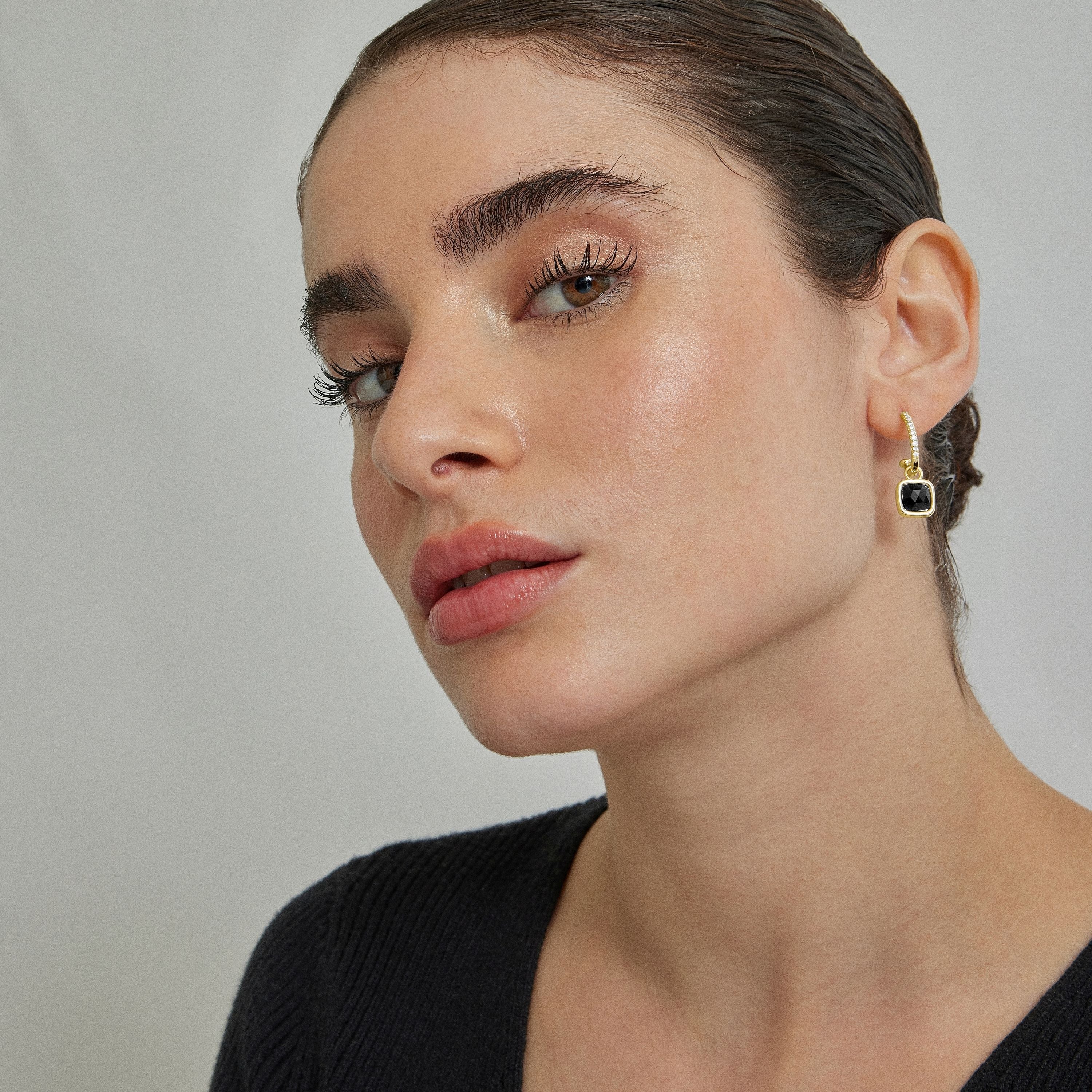 Pendientes de Cristal Azul Oscuro acabados en oro amarillo 18K - Darmix