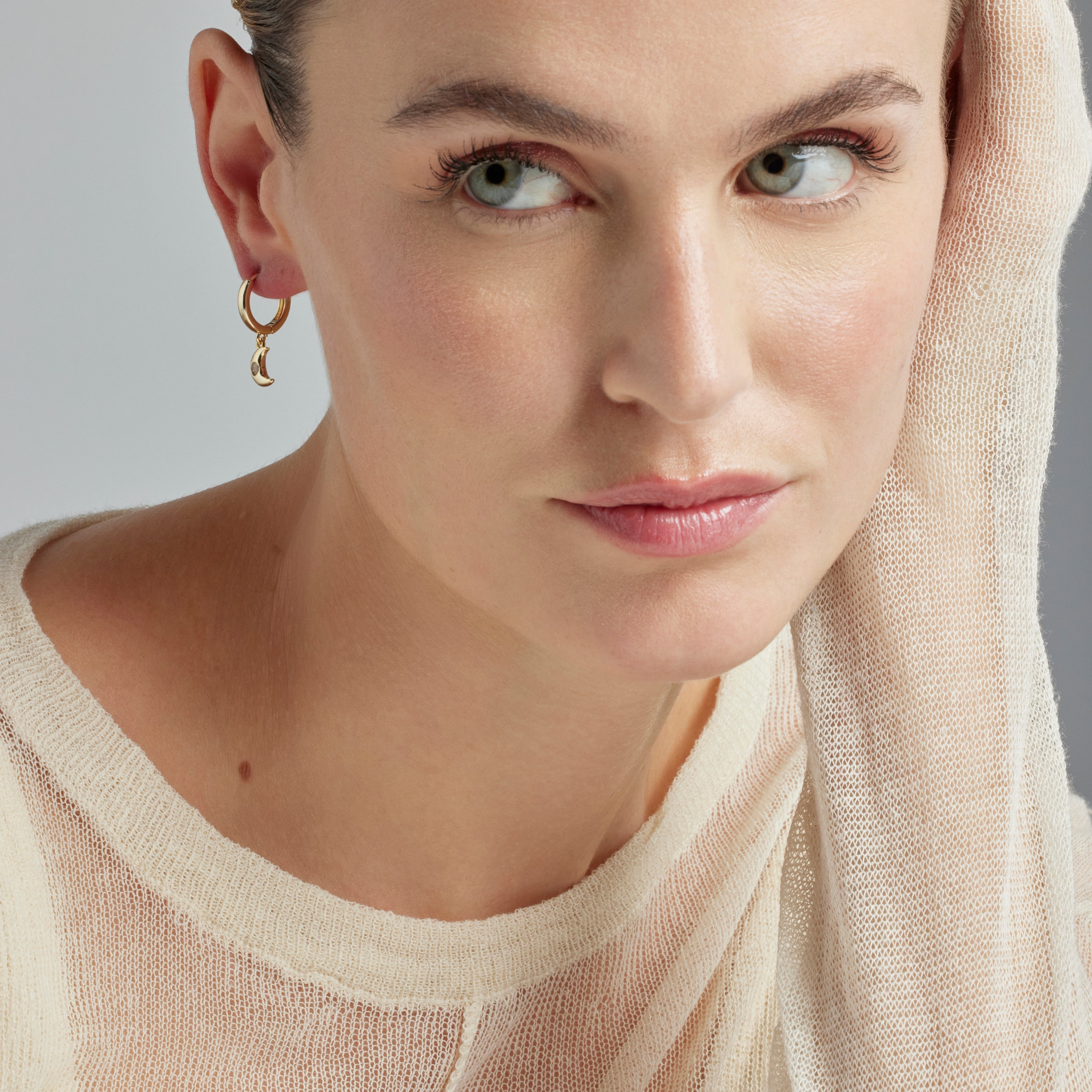 Brilliant Zirconia Earrings Finished in 18K Yellow Gold - Nekiel