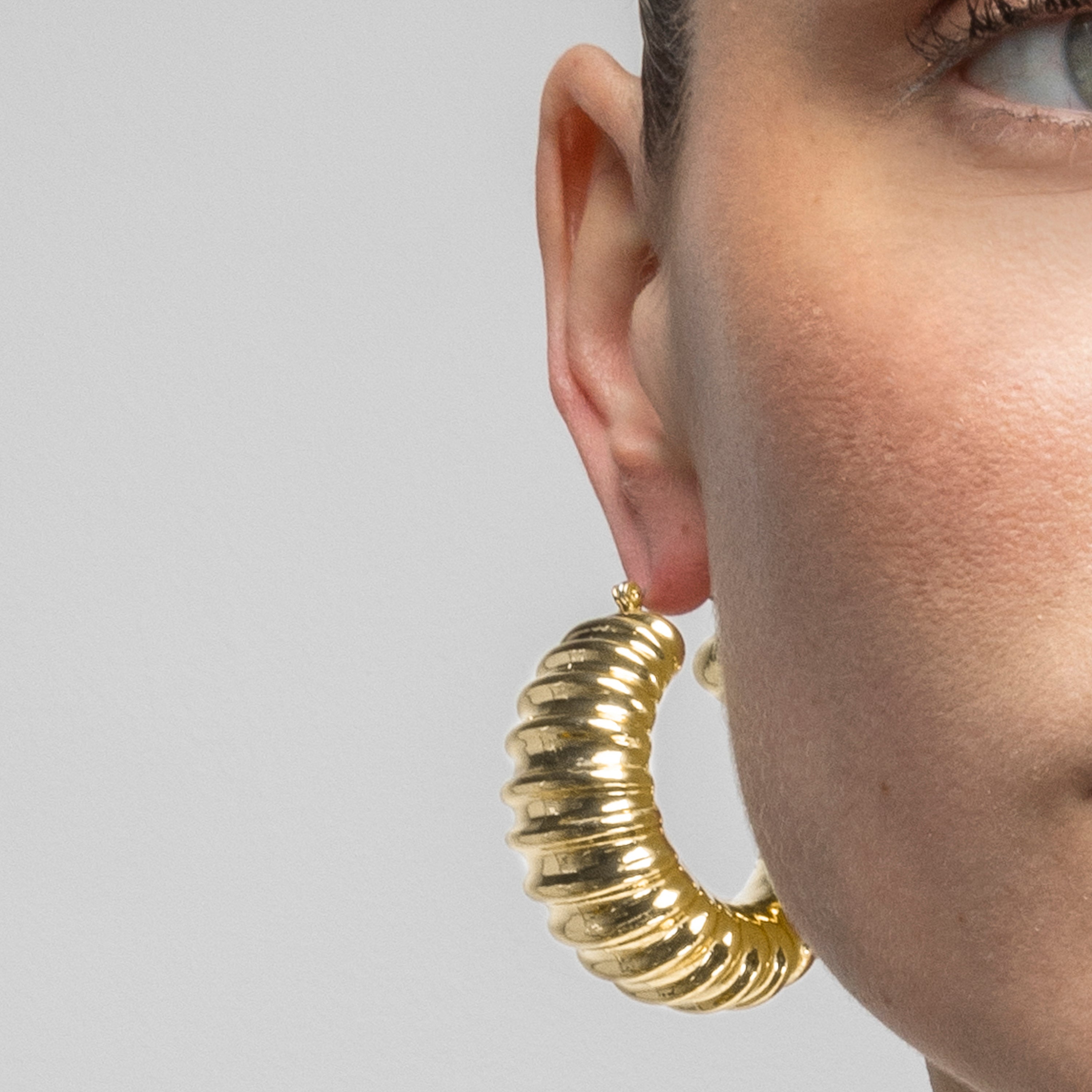 18k yellow gold finish earrings - Muewa