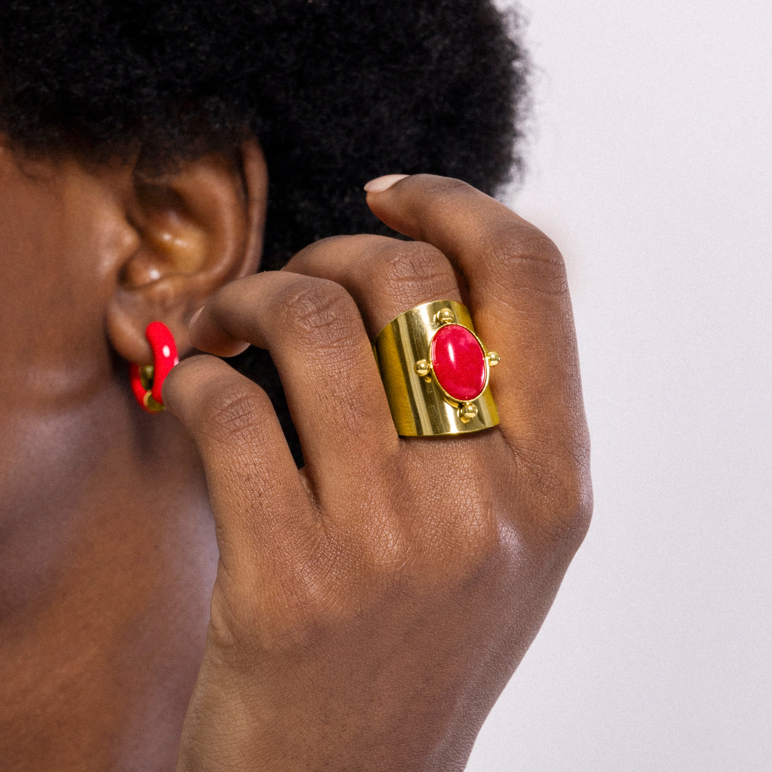 Coral ring finished in 18K yellow gold - Euvia