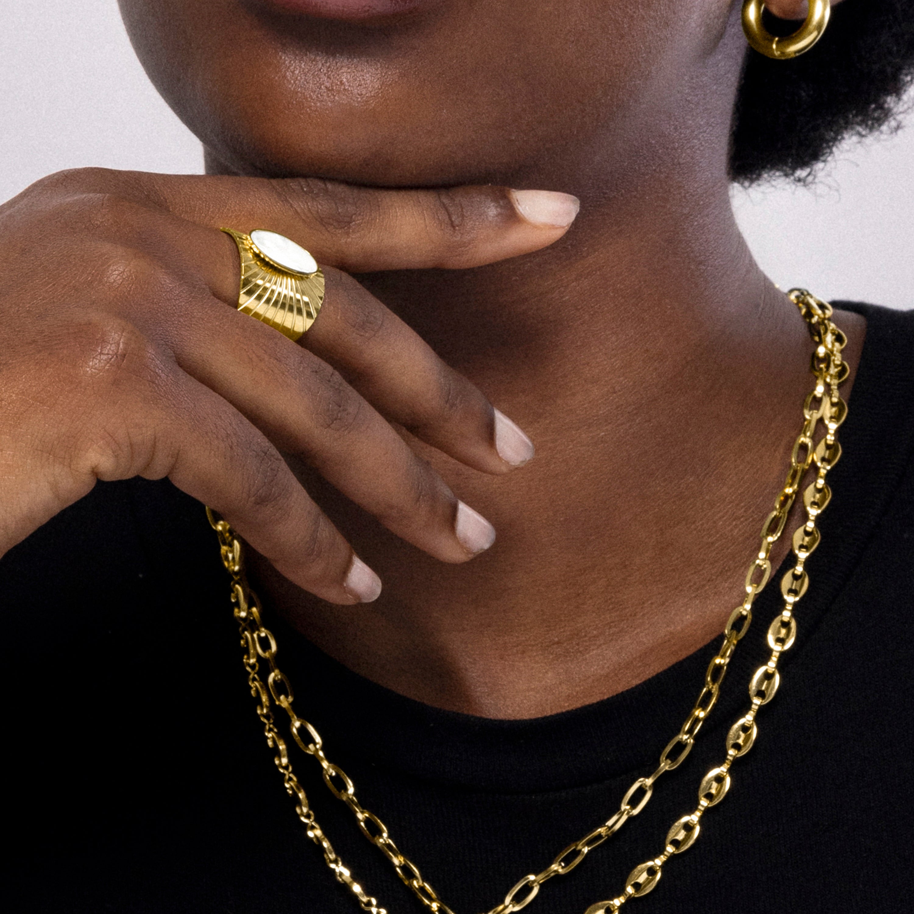 White Mother of Pearl Ring Finished in 18K Yellow Gold - Anleh
