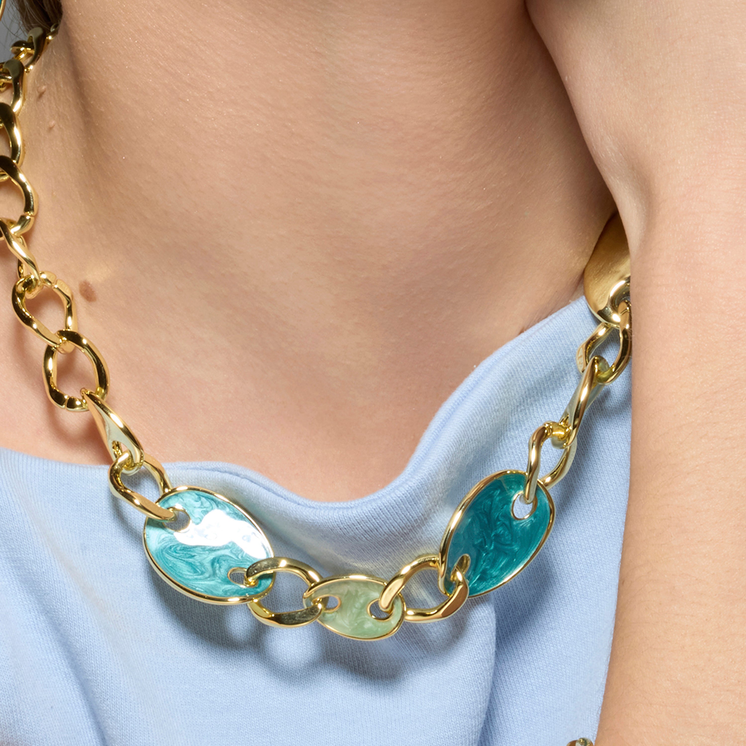 Collar acabado oro amarillo de 18k y Lacado Azul - Makan