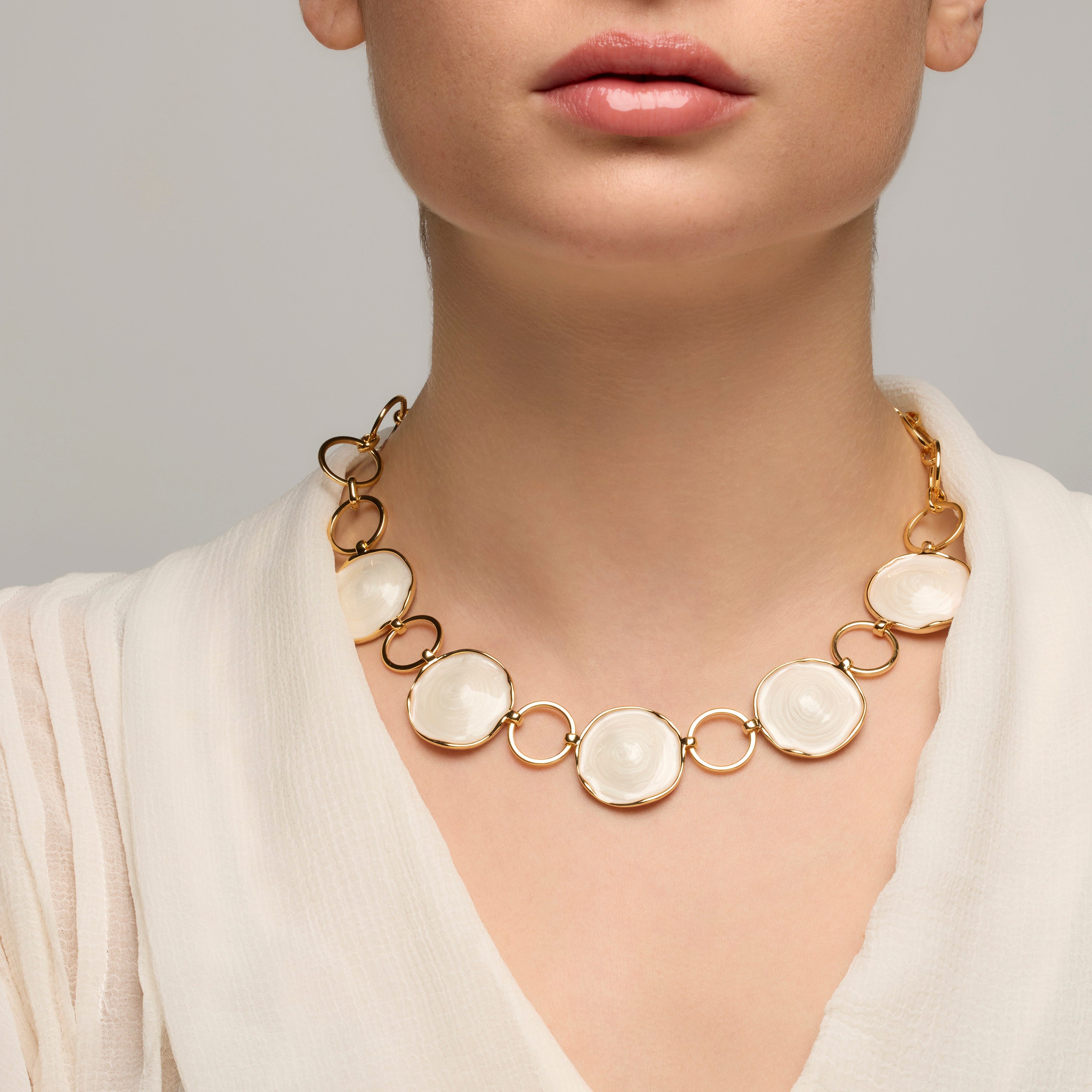 18k Yellow Gold and White Lacquer Necklace - Huldio