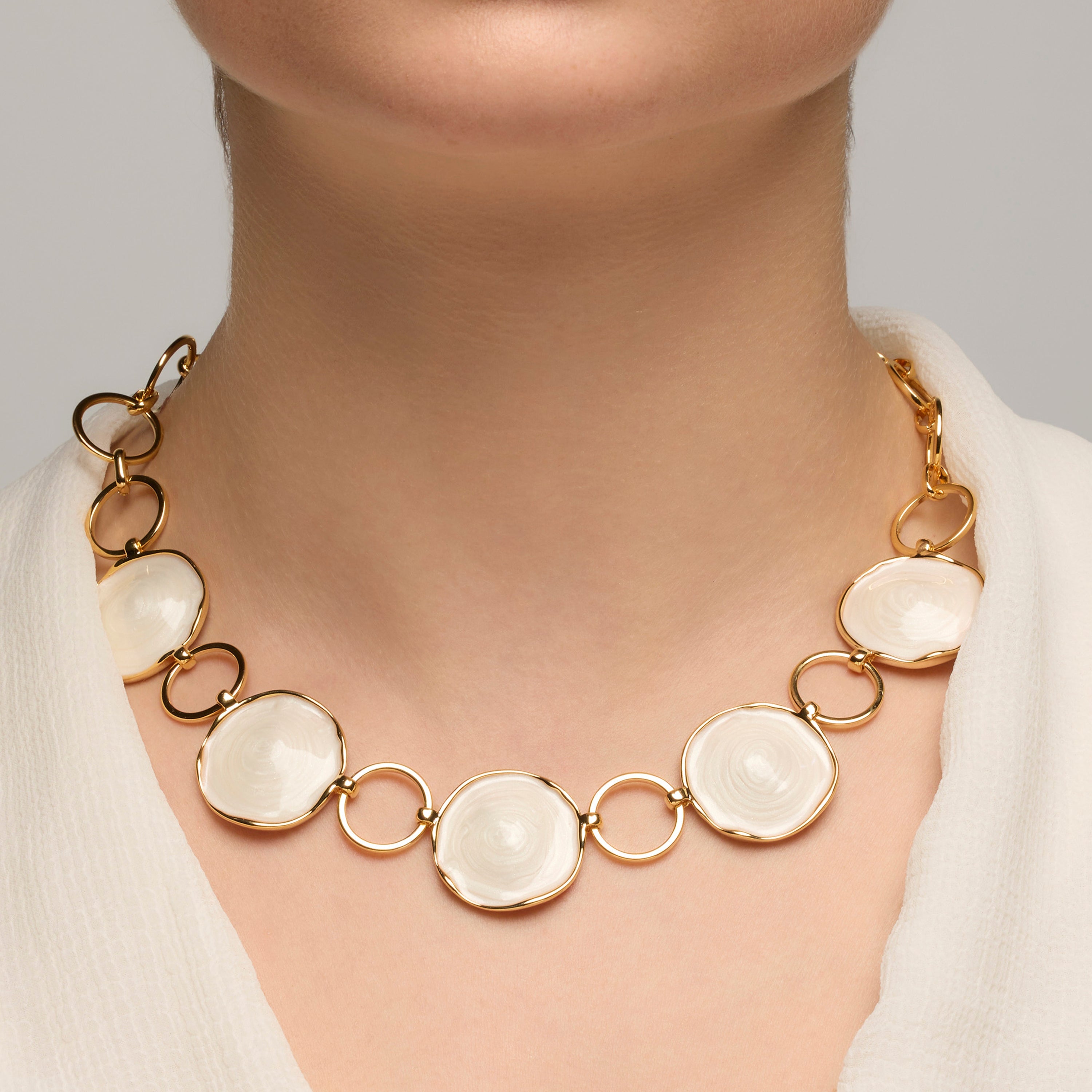18k Yellow Gold and White Lacquer Necklace - Huldio