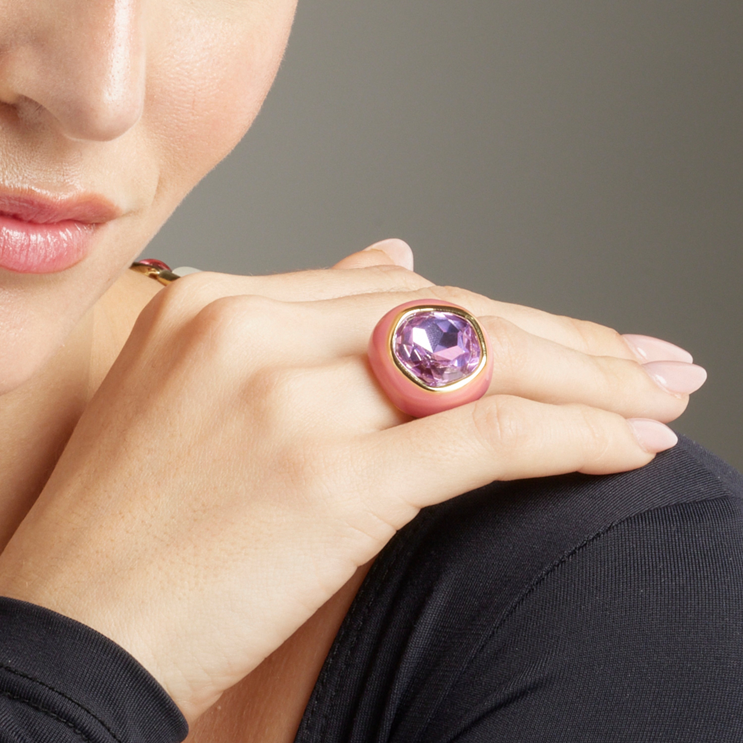 Purple Crystal Ring finished in 18K yellow gold - Mantis
