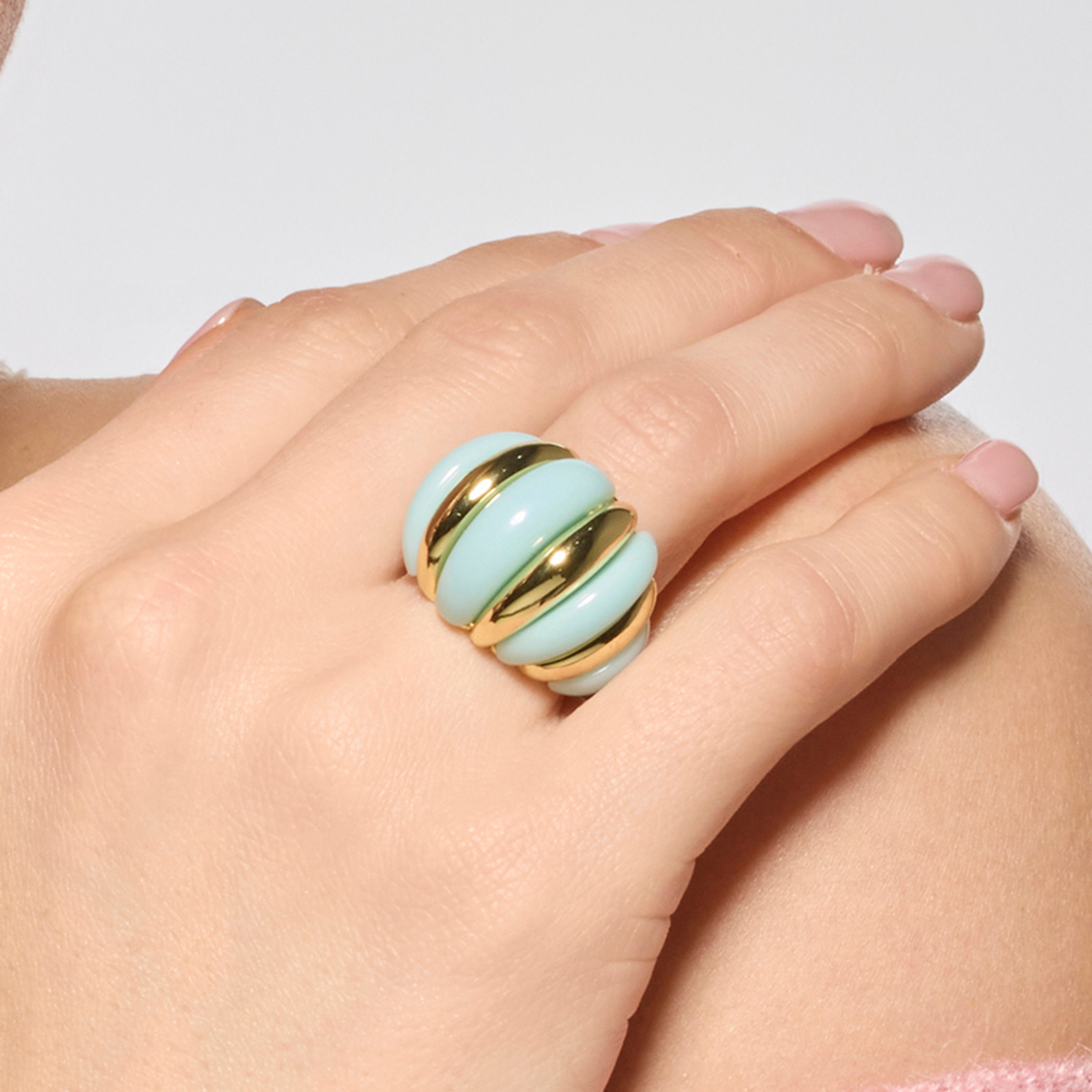 Anillo Rawil de Resina Azul acabado oro amarillo de 18k