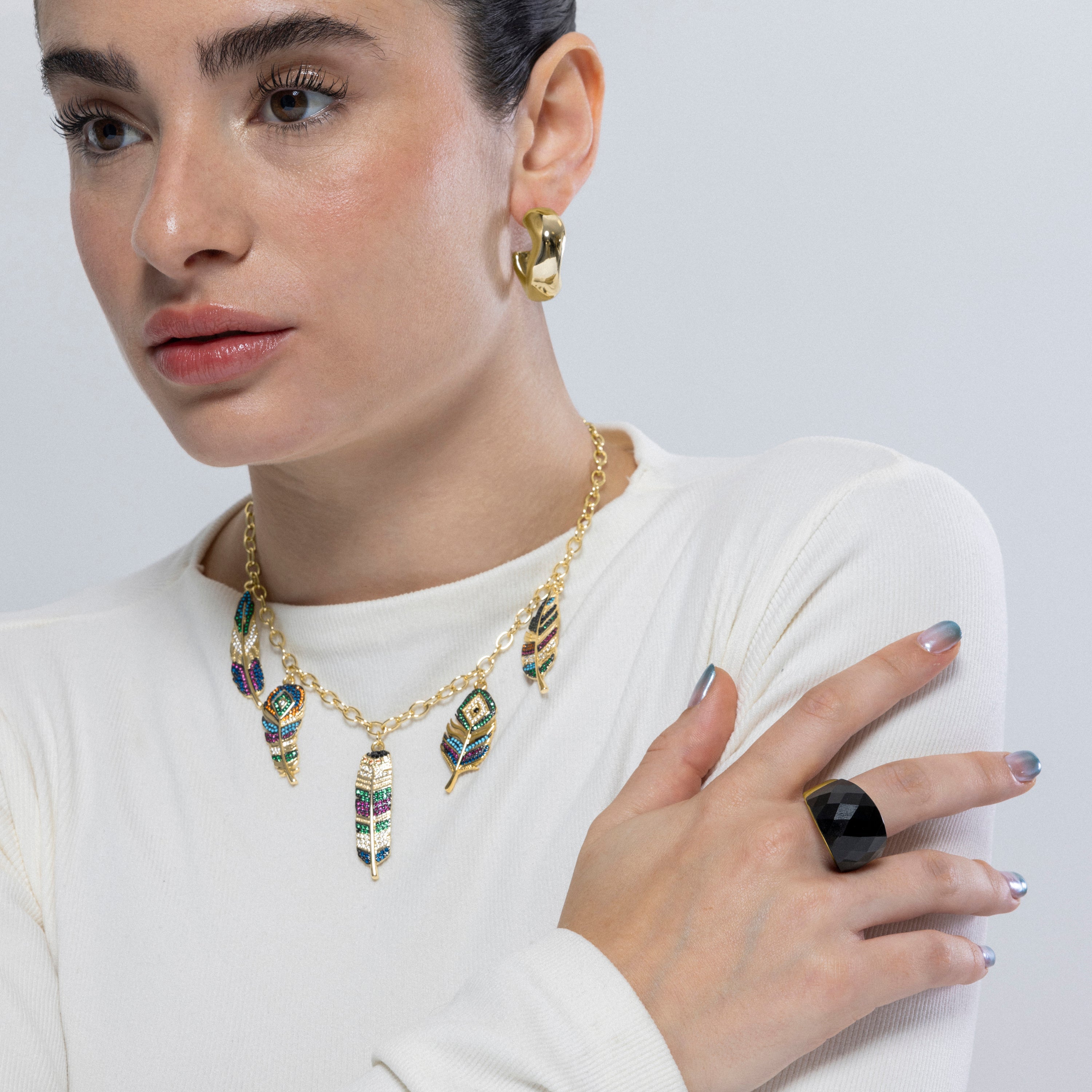 Ring with Hydrothermal Onyx Quartz finished in 18K yellow gold - Hianvi