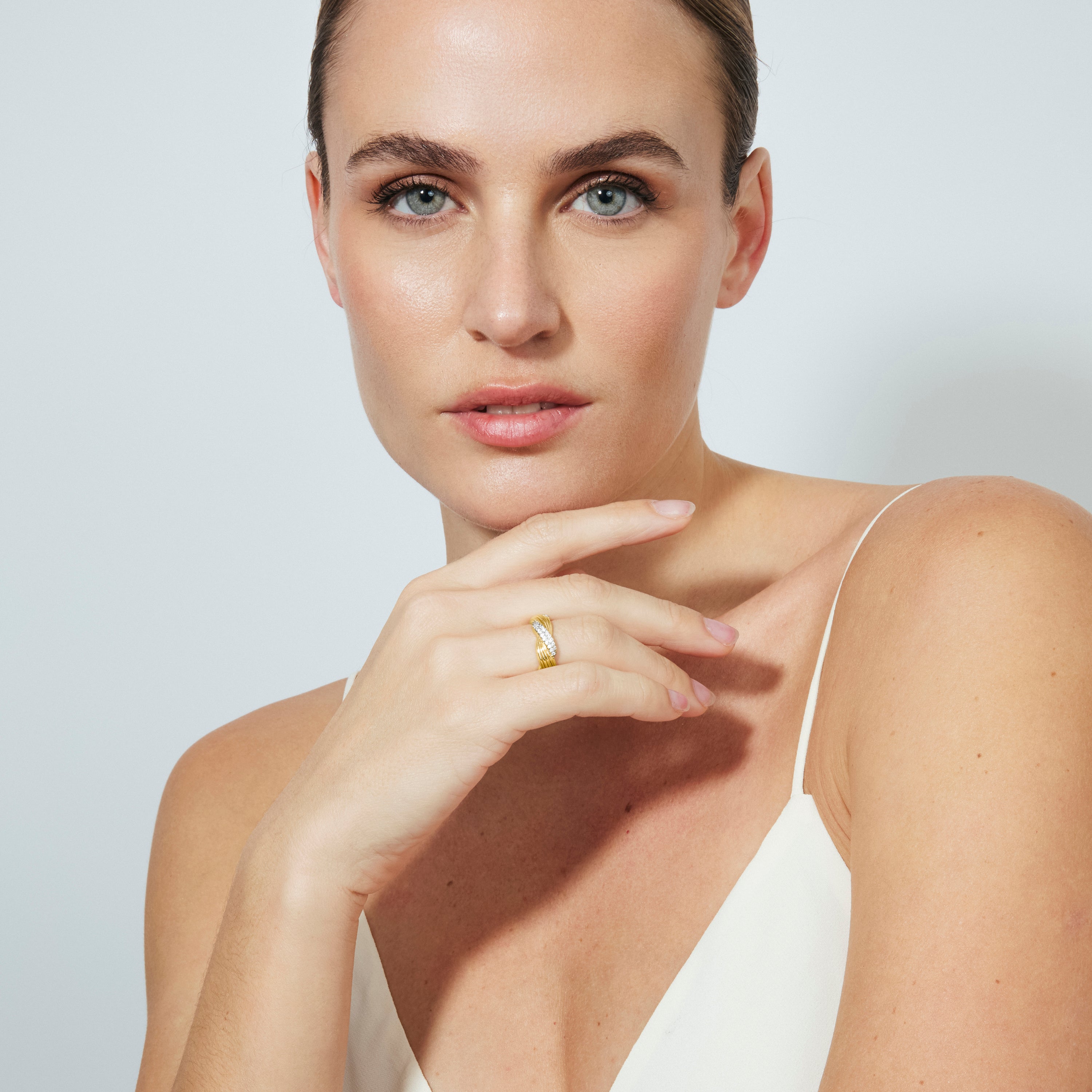 Brilliant Zirconia Ring in 18k Yellow Gold Finish - Riesim