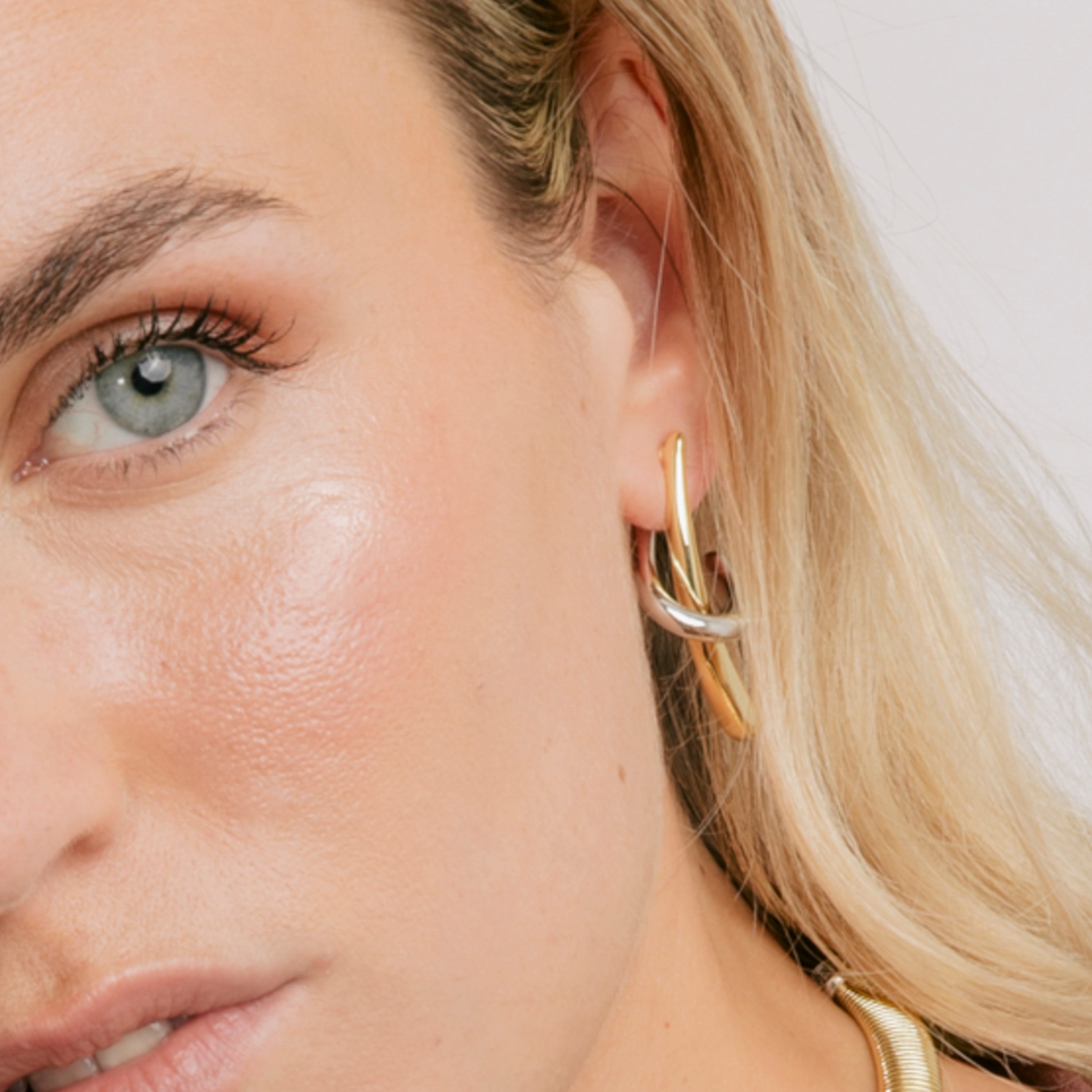 Rhodium-plated, 18K Yellow Gold and Rose Gold Earrings - Claw