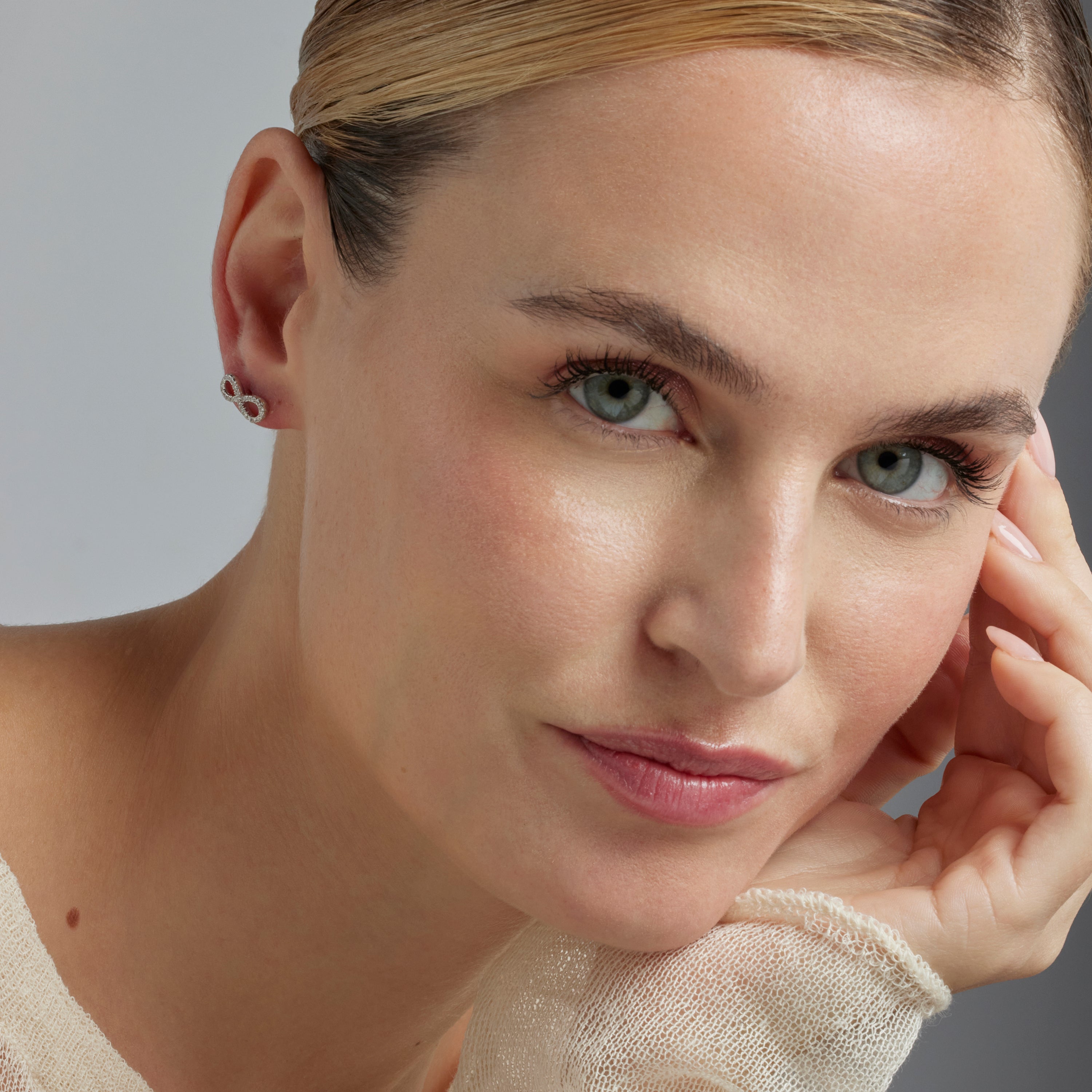 Rhodium-plated brilliant zirconia earrings - Infinity