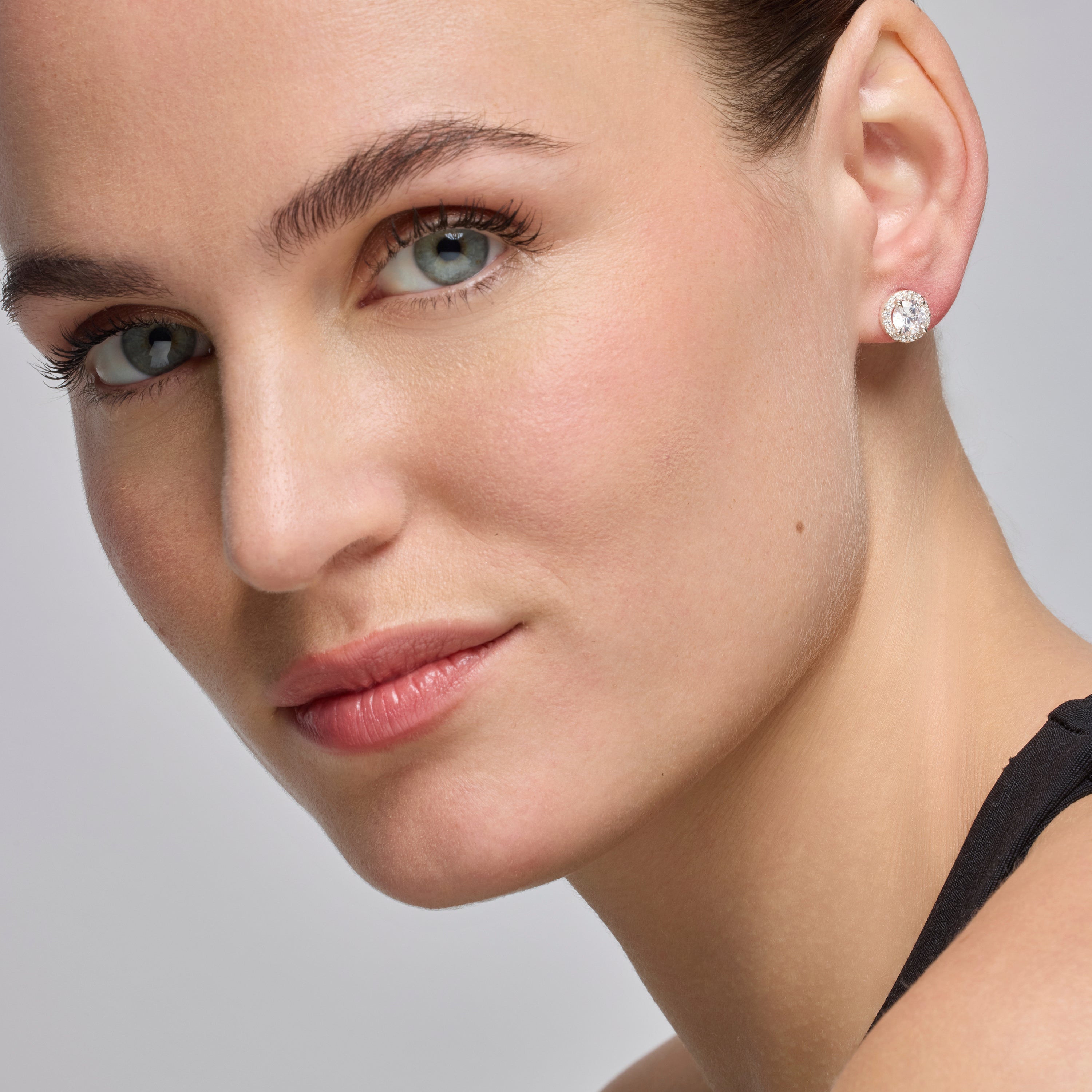 Earrings with shiny zirconia in a silver finish - Shog