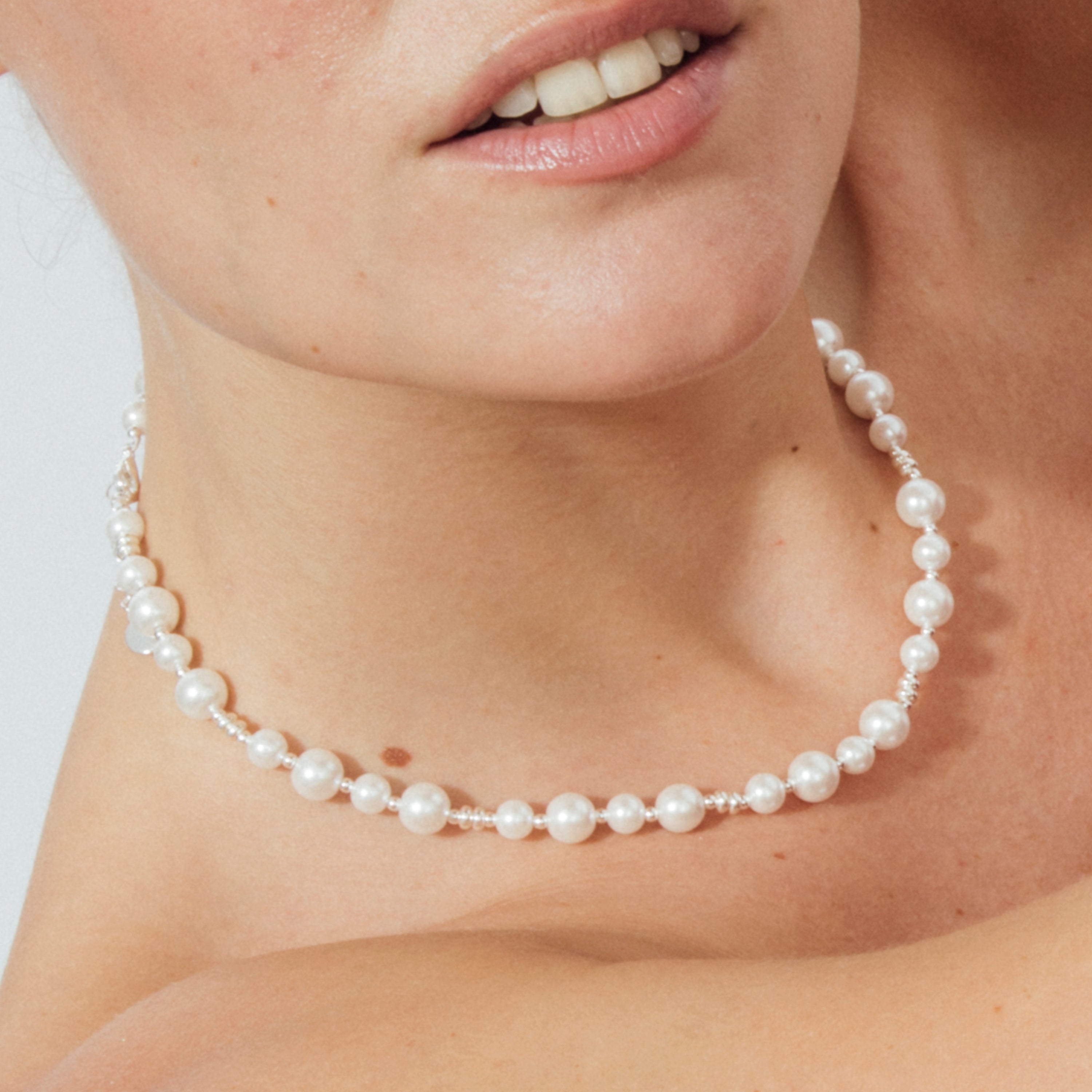 Akio - White Pearl Necklace with Rhodium Plating