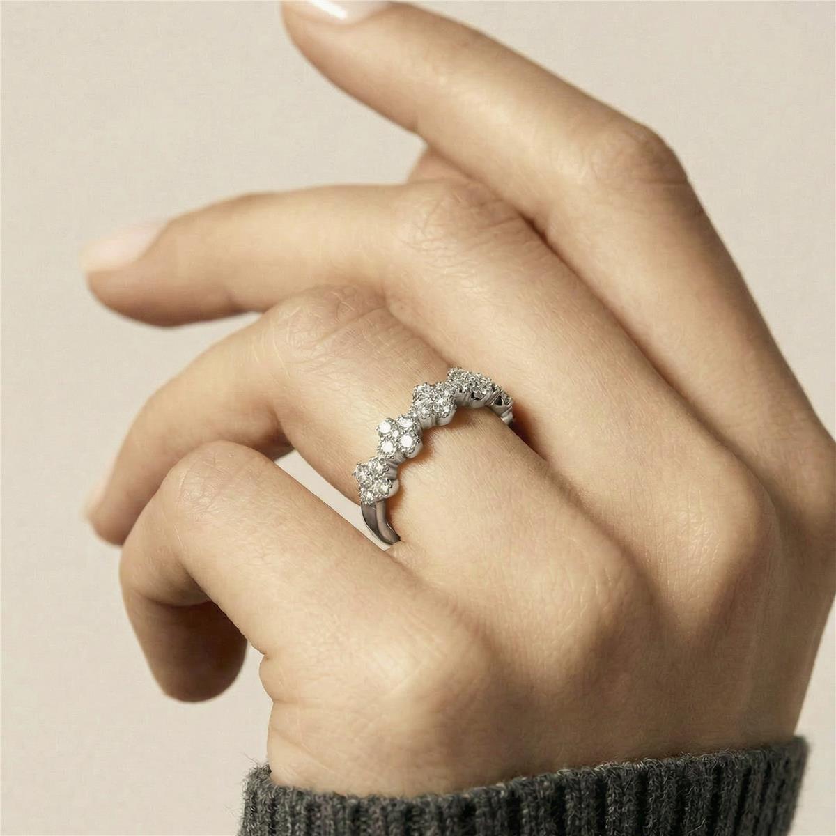 Brilliant Zircon Ring with Silver Finish - Siskal