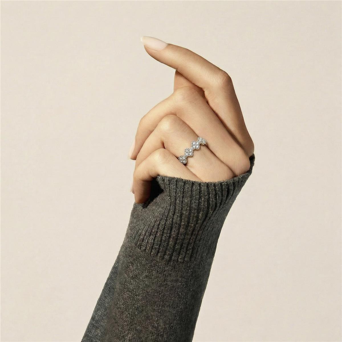 Brilliant Zircon Ring with Silver Finish - Siskal