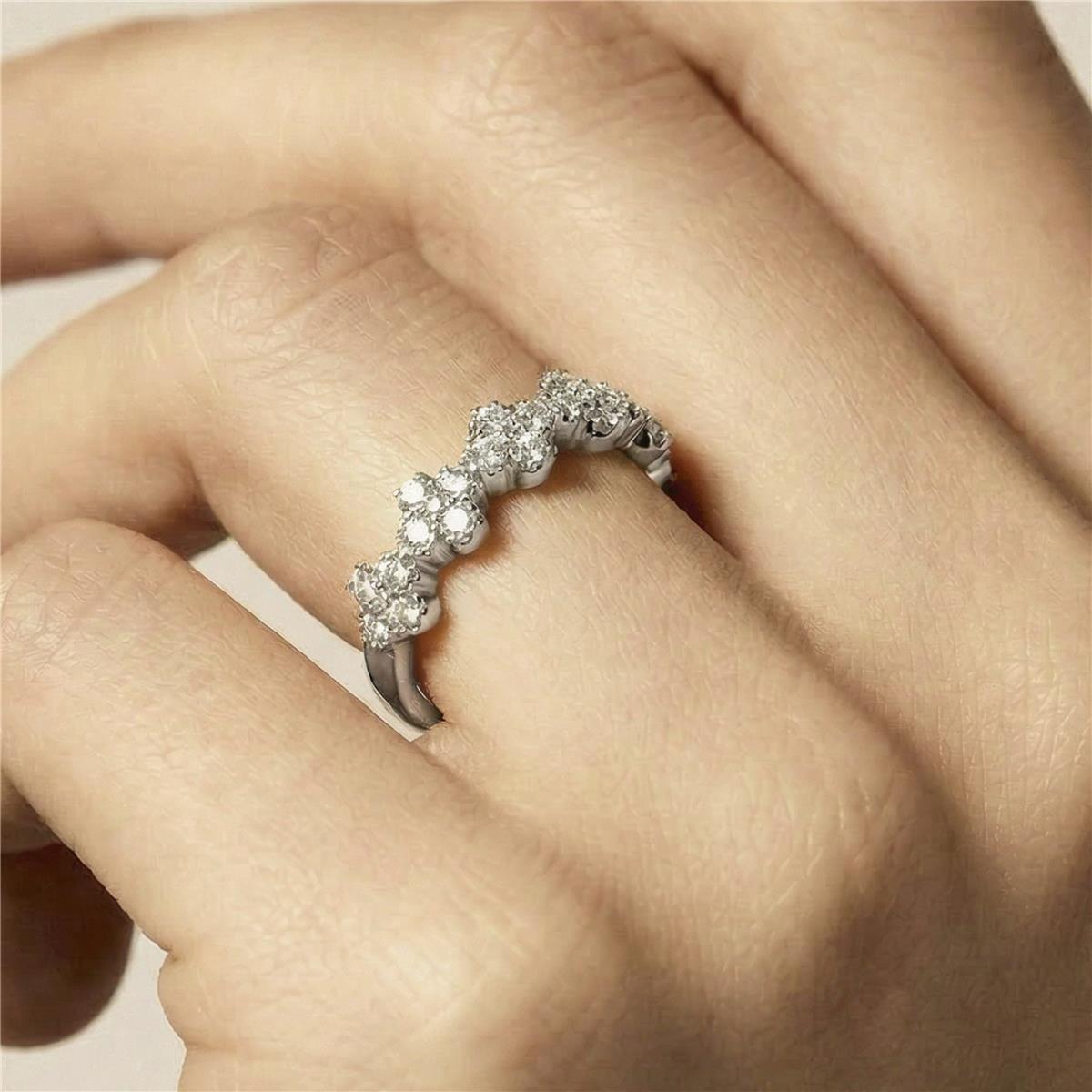 Brilliant Zircon Ring with Silver Finish - Siskal