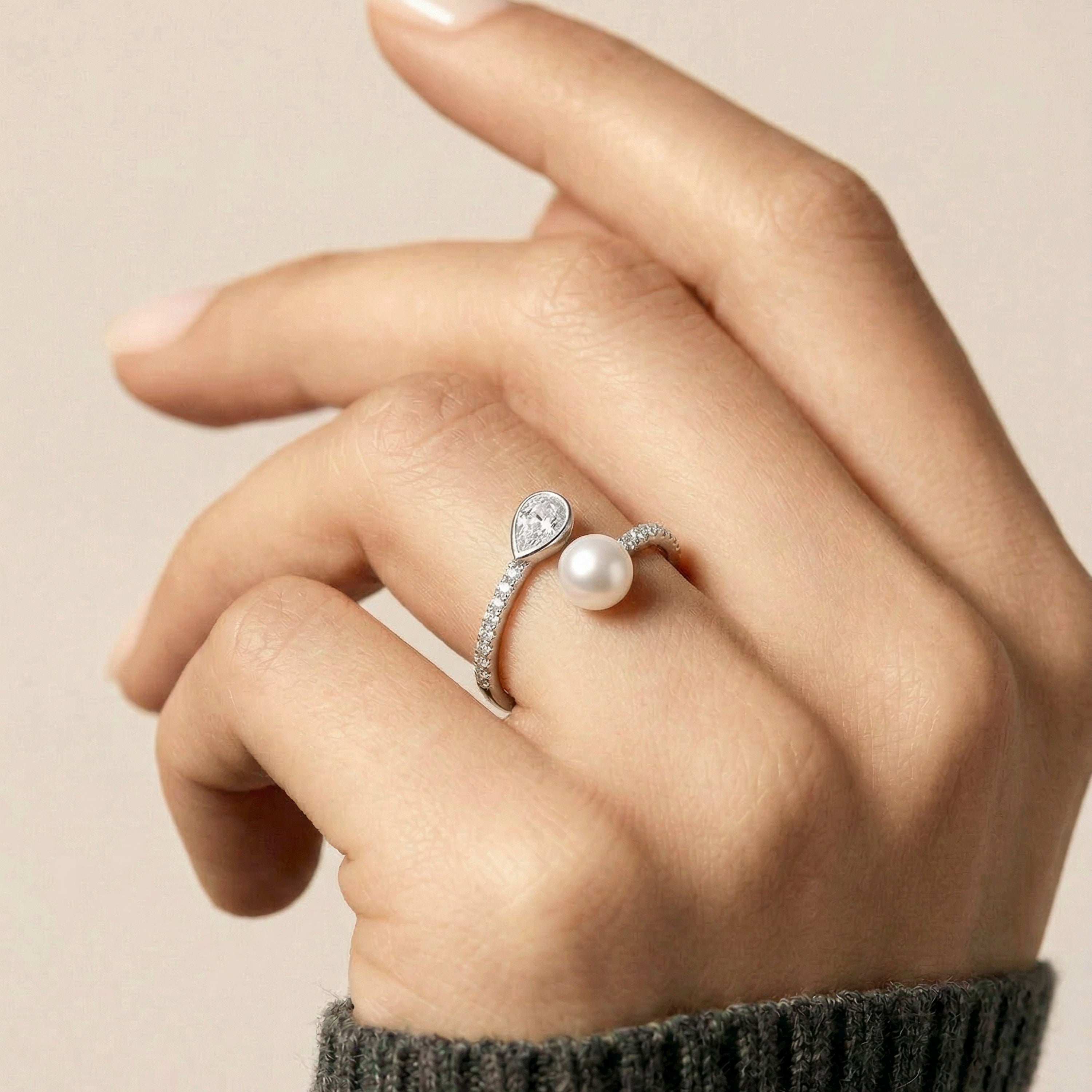 Silver-Finished White Pearl Ring - Tian