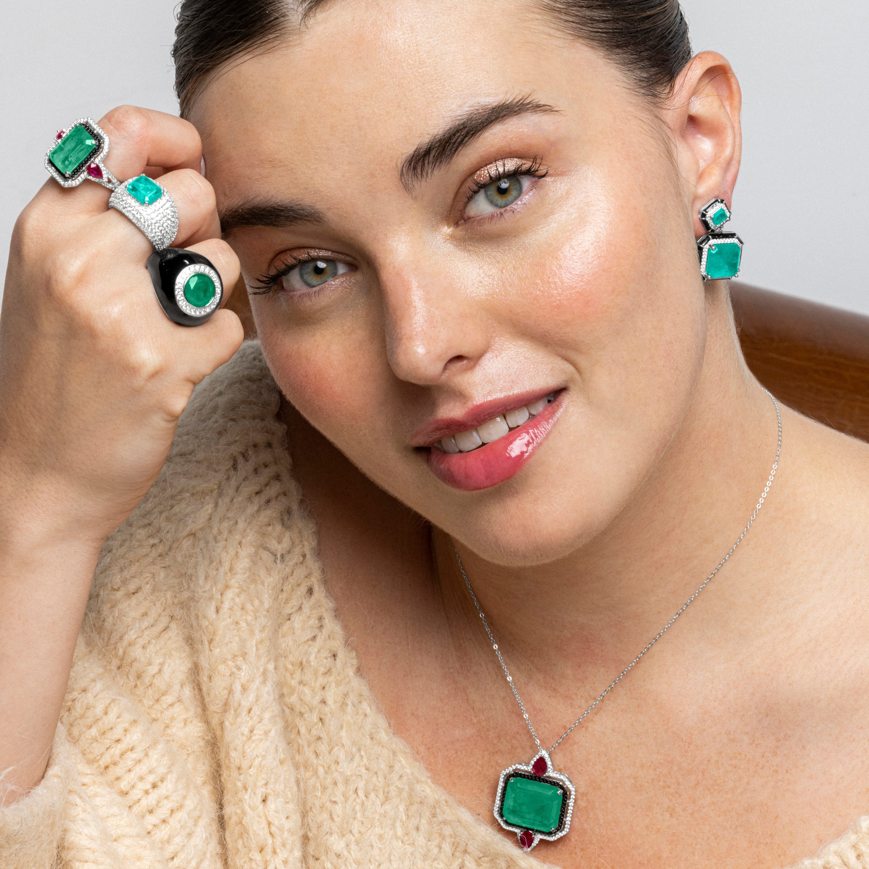 Anillo de Plata de Ley 925 y Cuarzo Hidrotermal Verde Claro acabado en rodio - Iosa