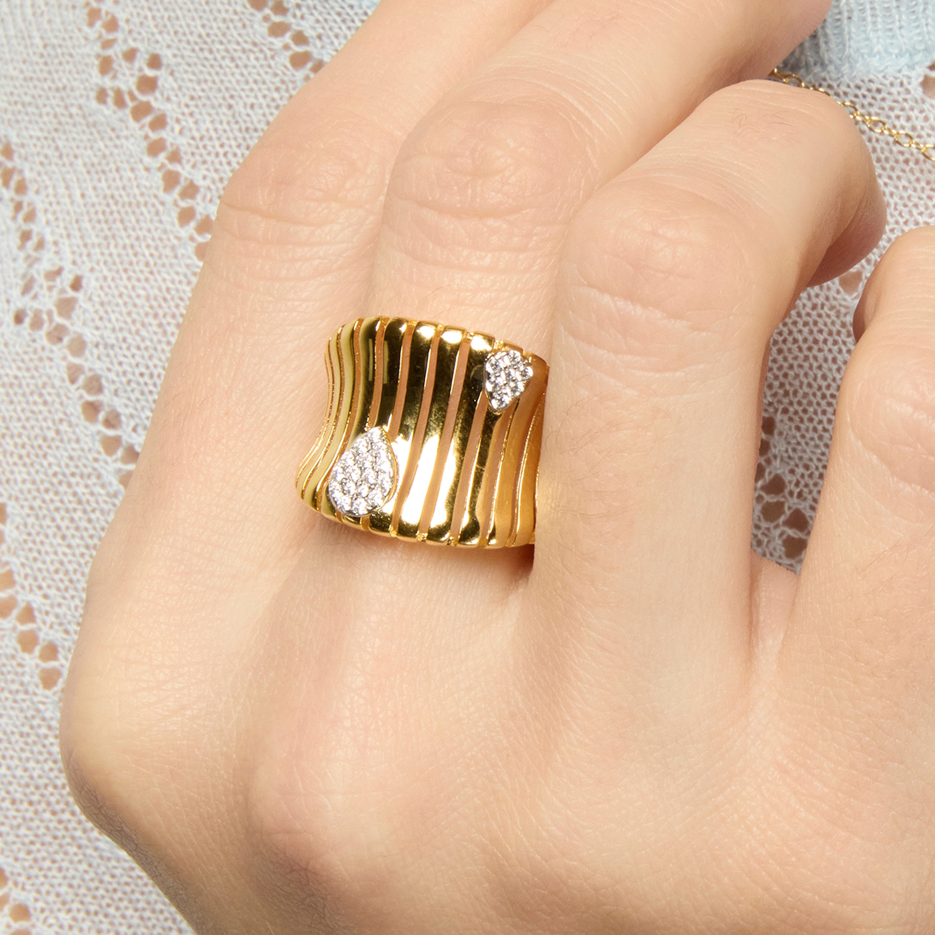 Anillo de Plata de Ley 925 y Circonita Brillante acabado oro amarillo de 18k - Samon