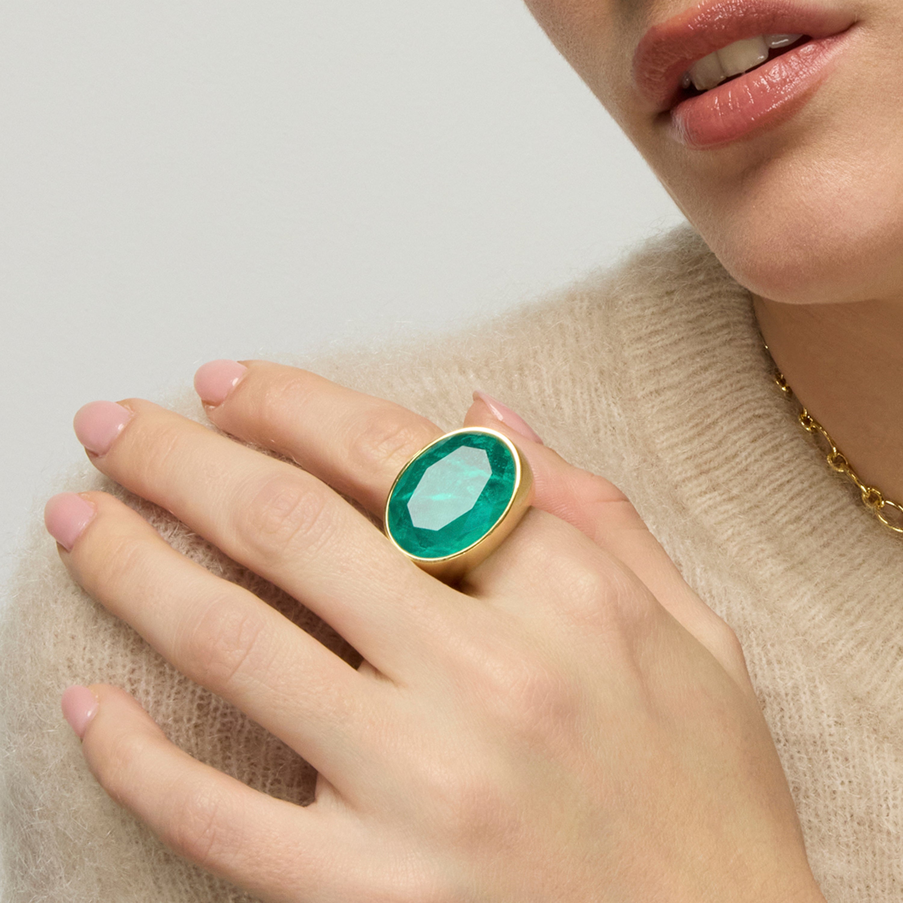 Anel de Prata 925 e Zircônia Verde com acabamento em ouro amarelo 18k - Jadir