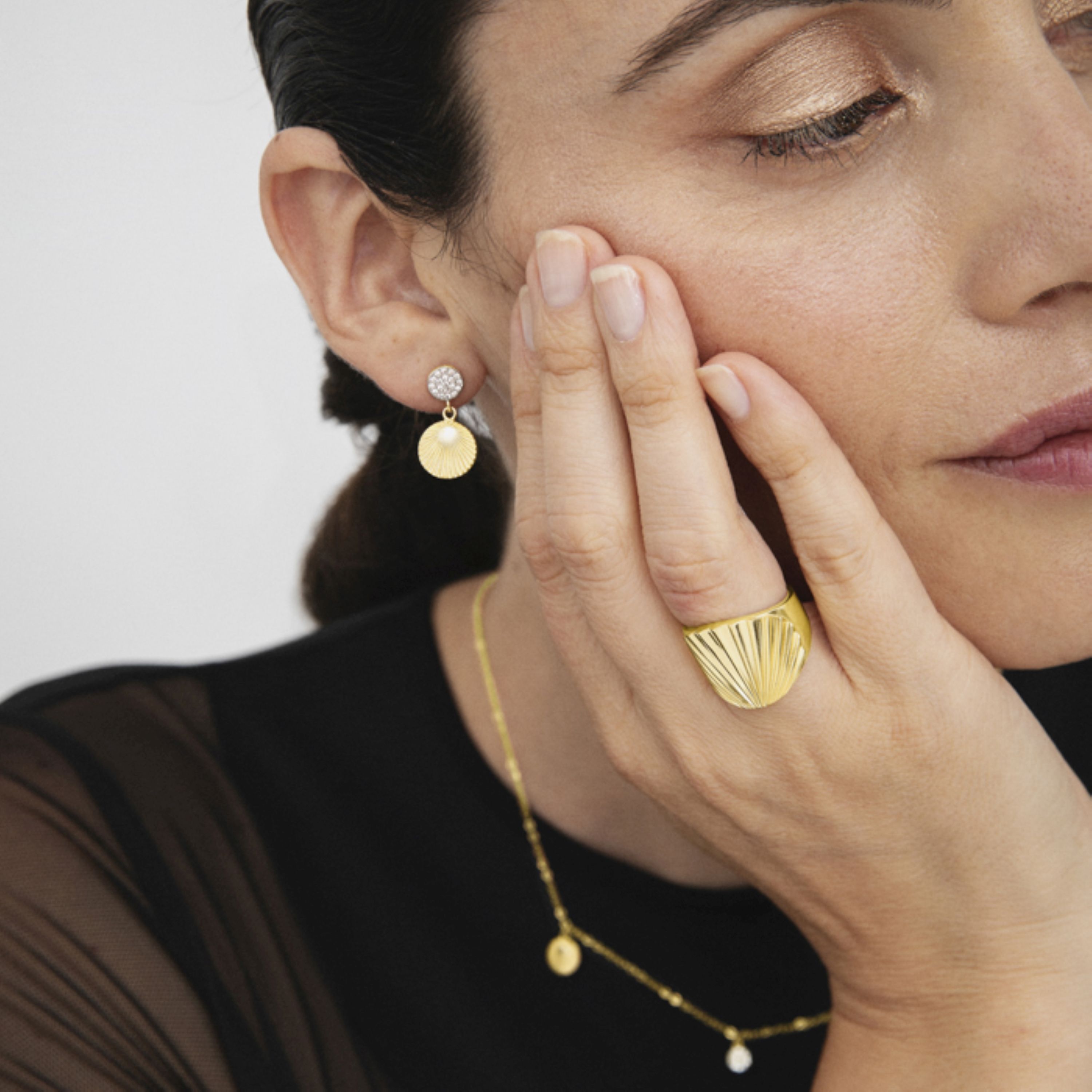 Anillo de Plata de Ley 925 con Circonita Brillante acabado en oro amarillo de 18K - Pabrak